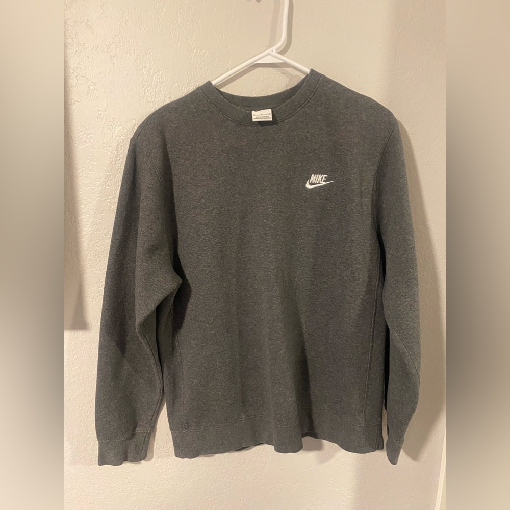 Men’s Medium Gray Nike Sweater
